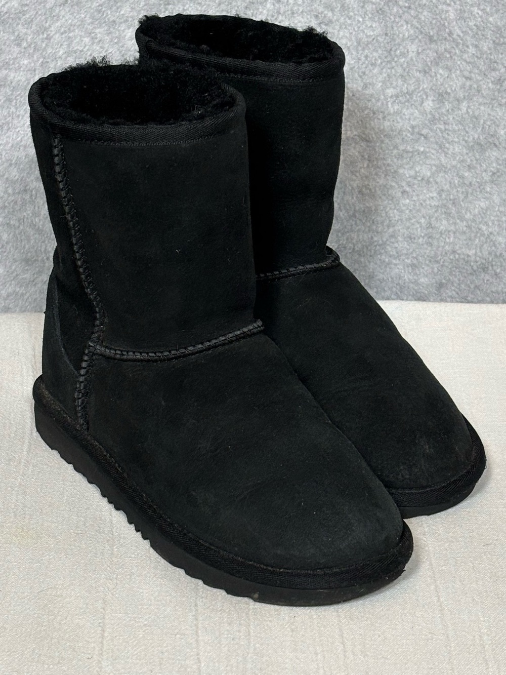 UGG Classic Short II Sheepskin-Lined Suede Boots-Black-Girls Size 4